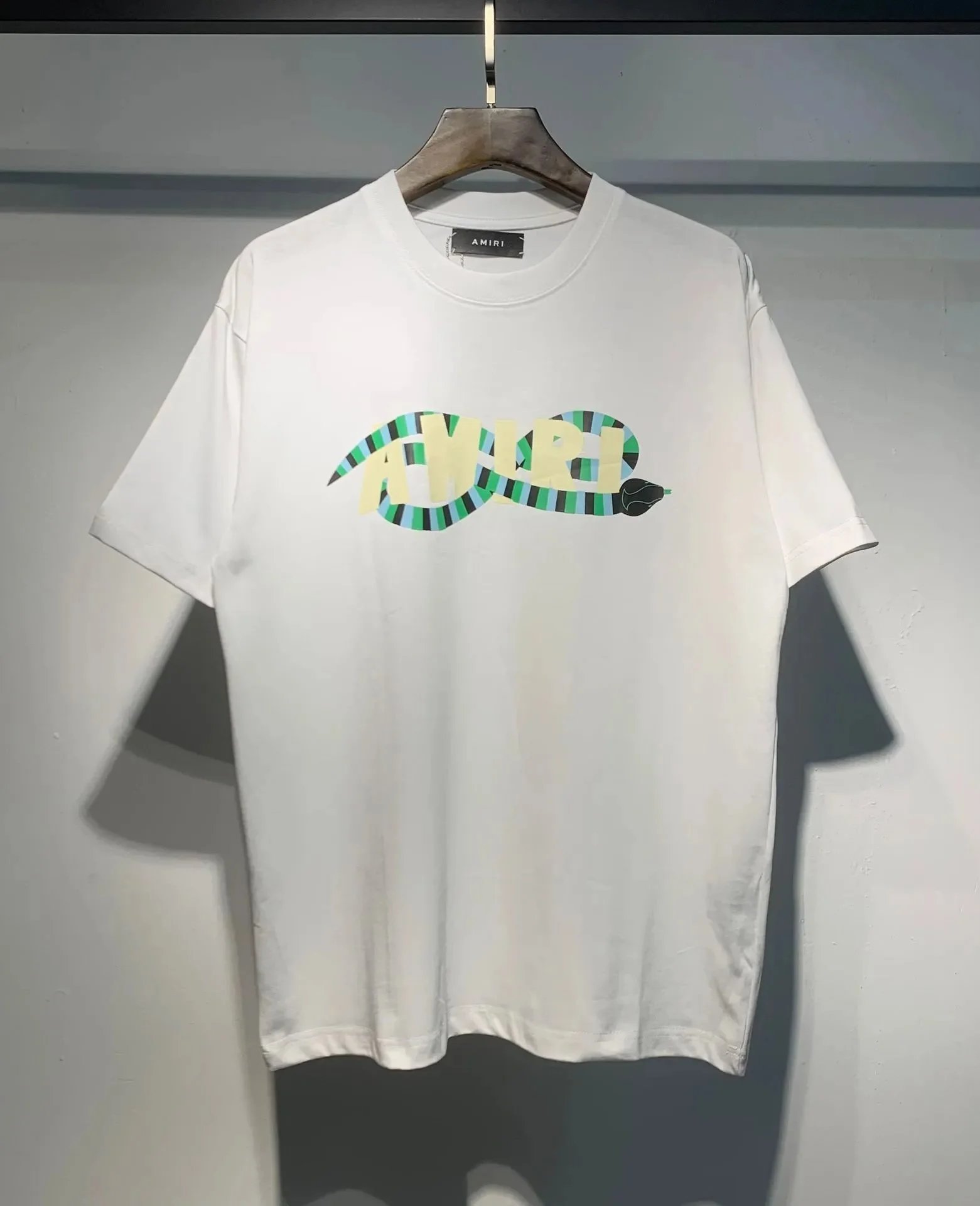 689 白色