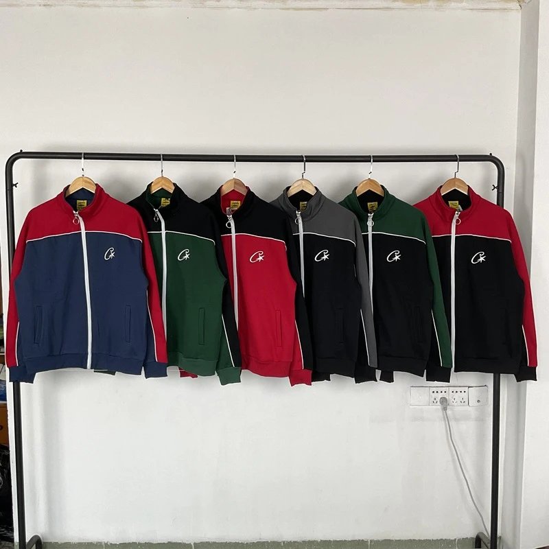 黑拼绿外套
