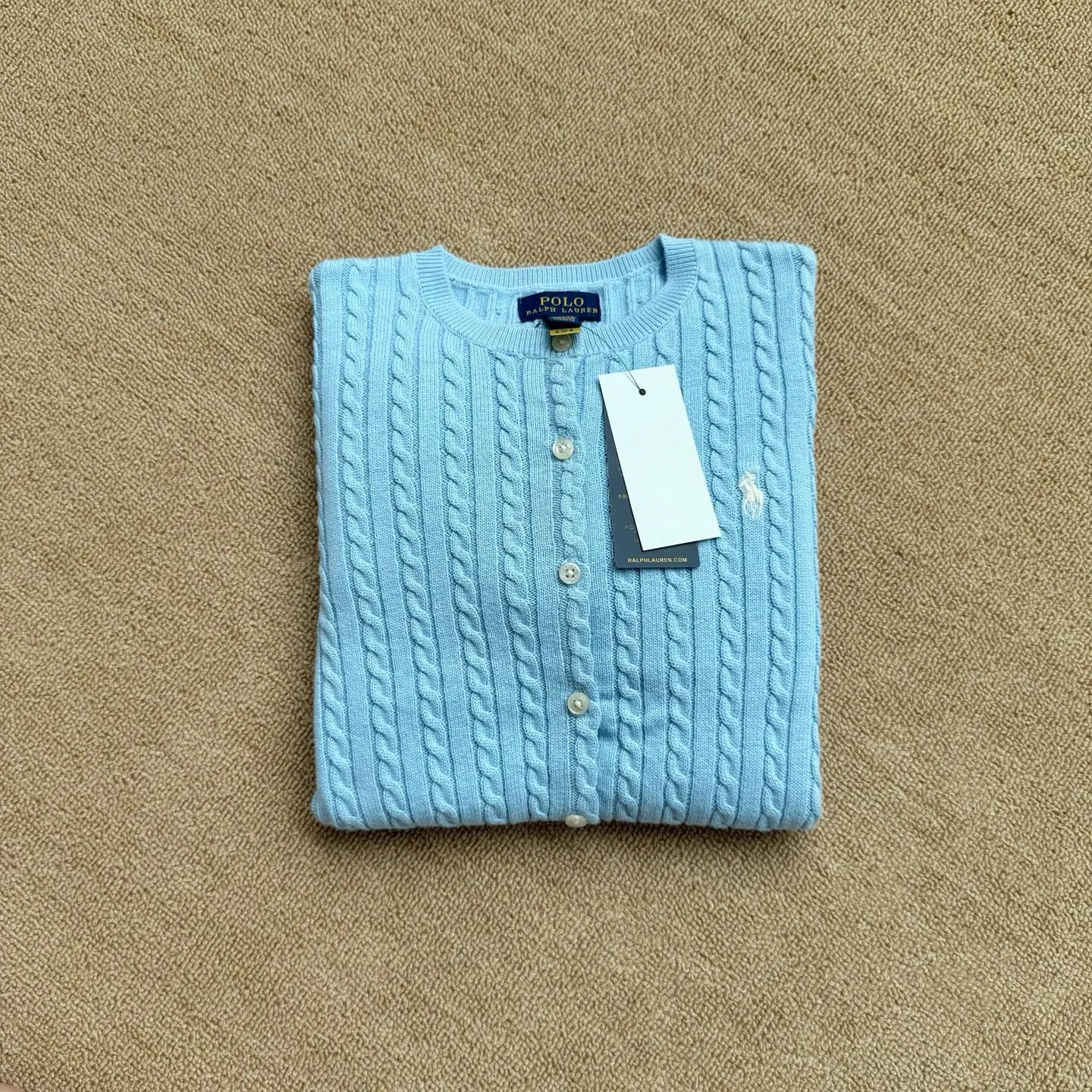 浅蓝色 baby blue