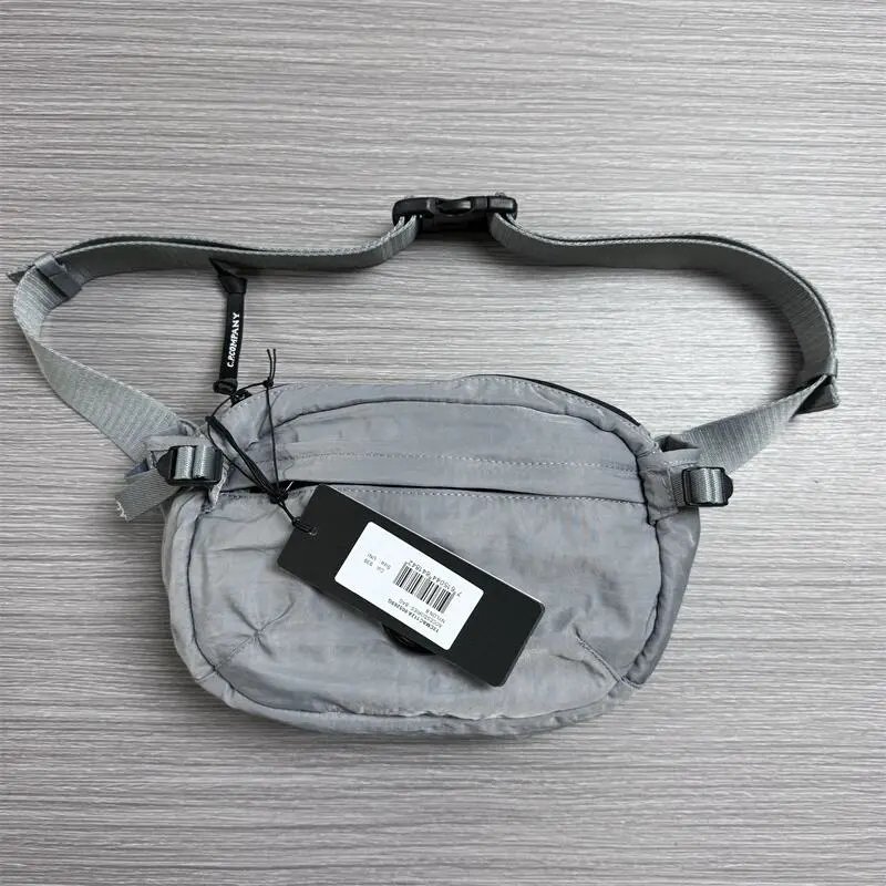 浅灰色 Light gray