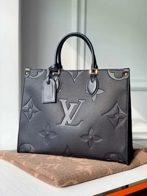 Louis Vuitton Neverfull Tote Bag