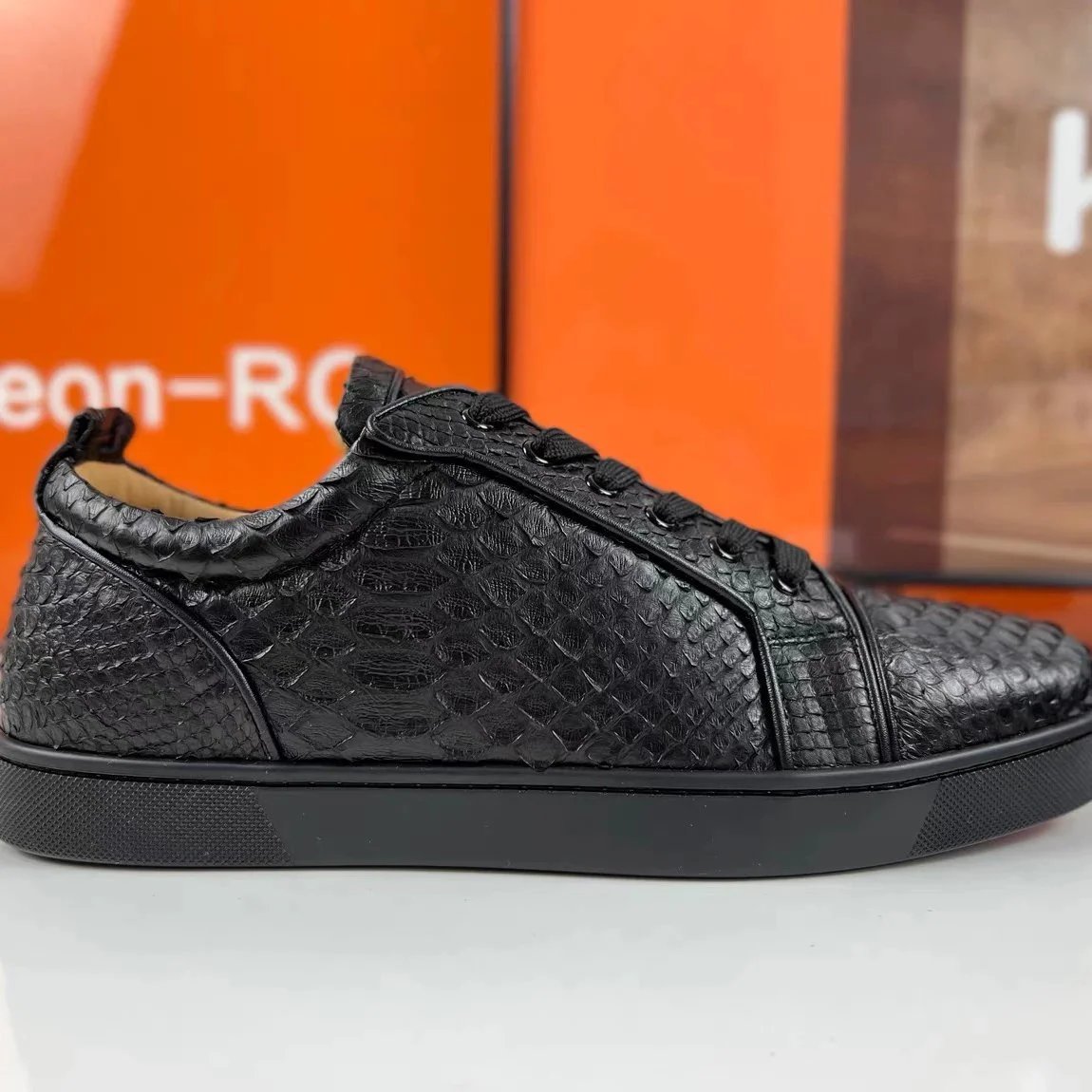 No.652(Python leather)