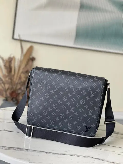 Louis Vuitton Monogram Messenger Bag