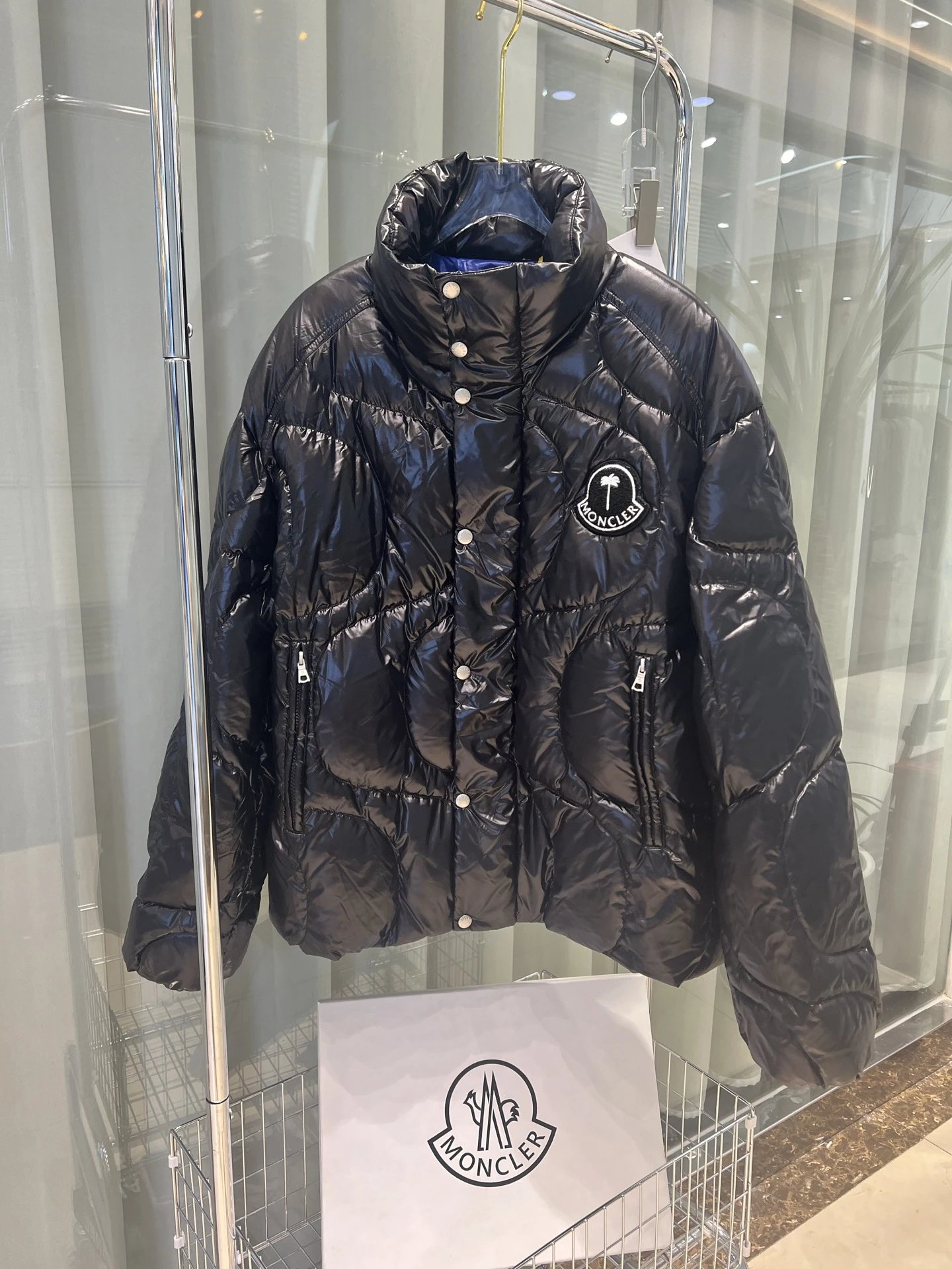 黑色 Black