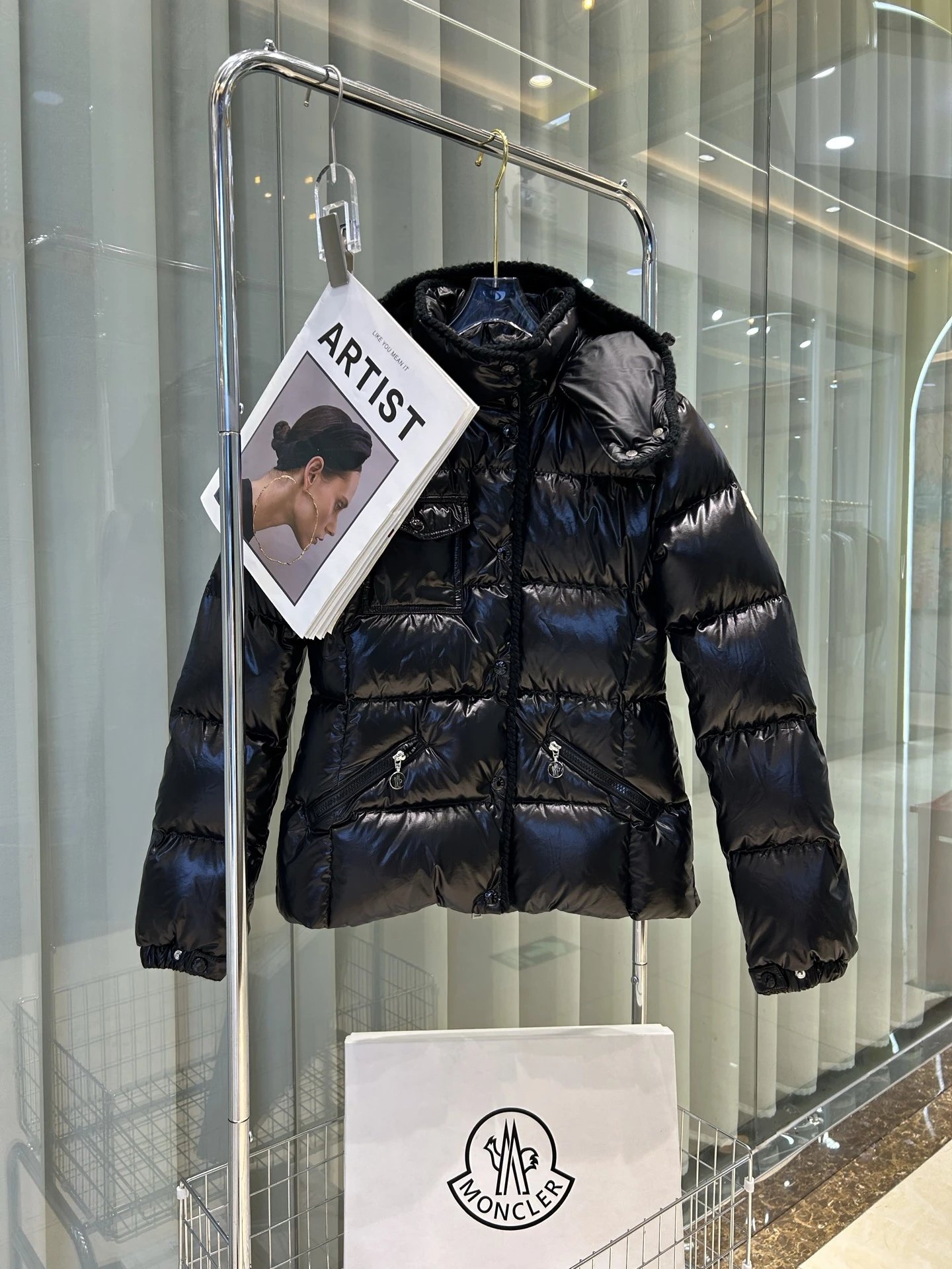 黑色  Black