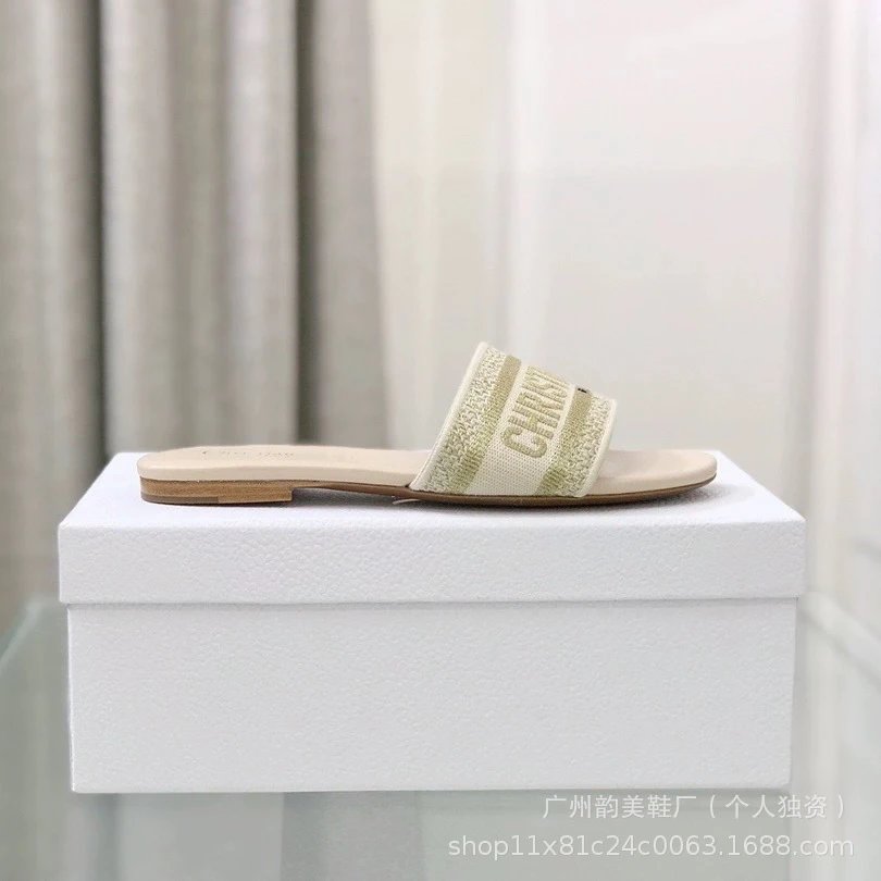 金杏色平底