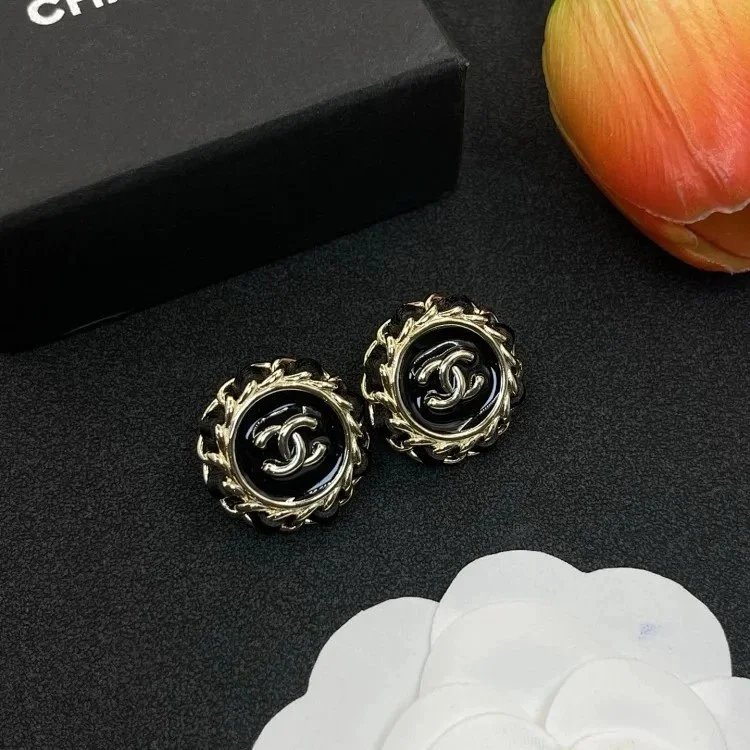 7CHANEL