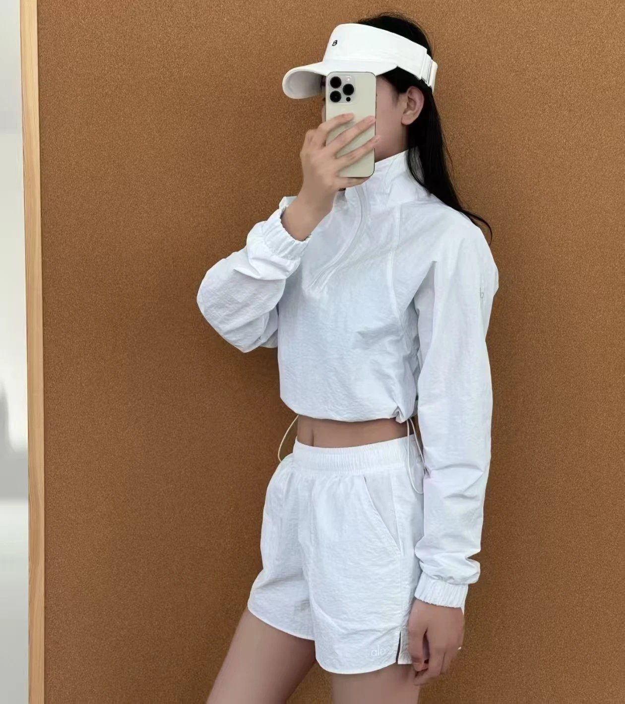白色（原版色带蓝调）