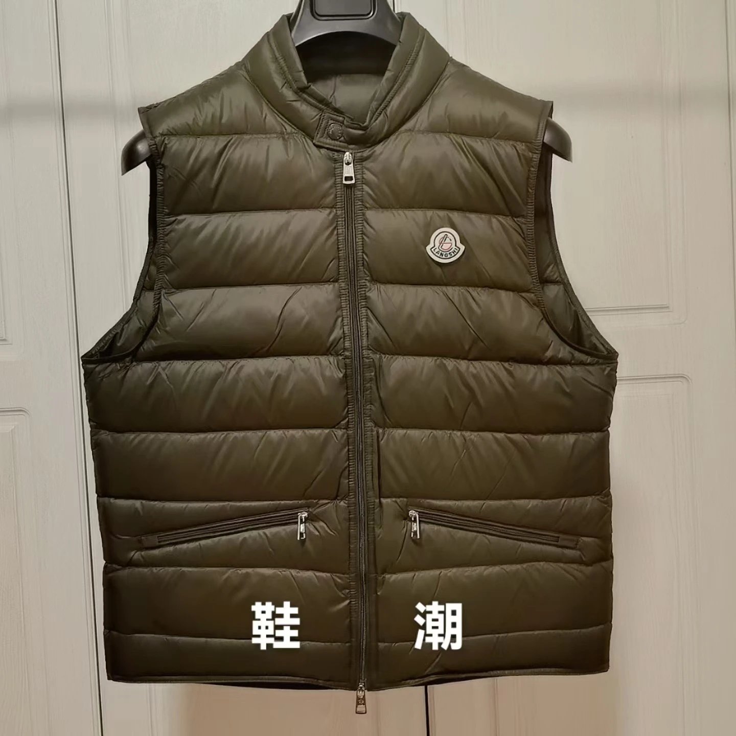 Moncler军绿色