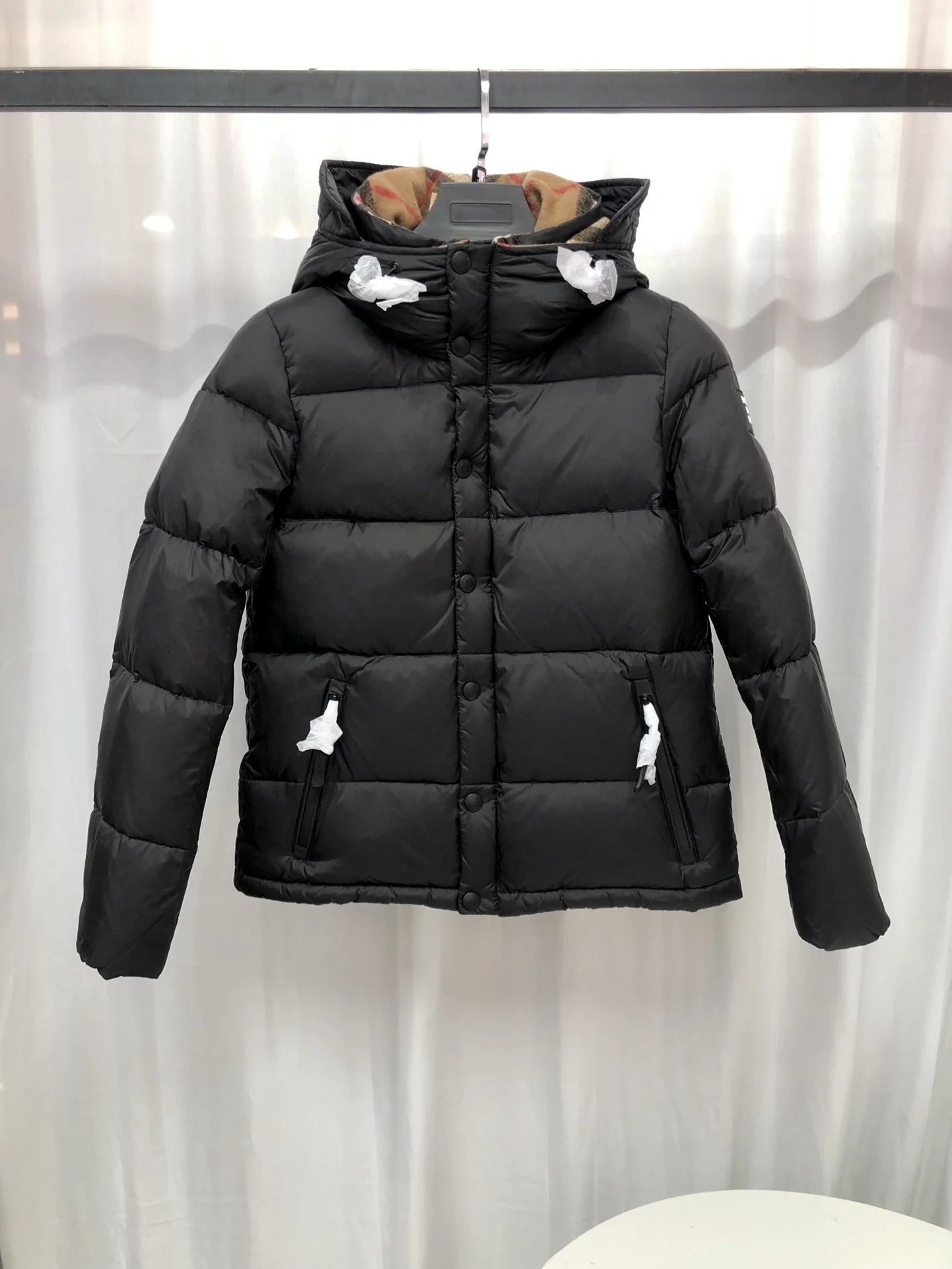黑色  Black