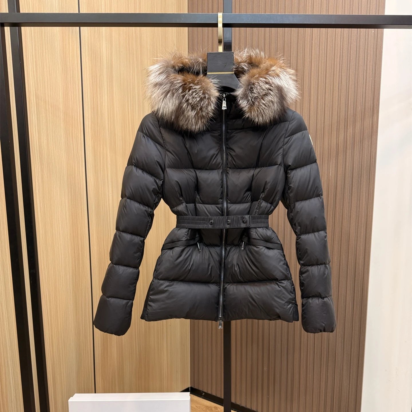 黑色棕领