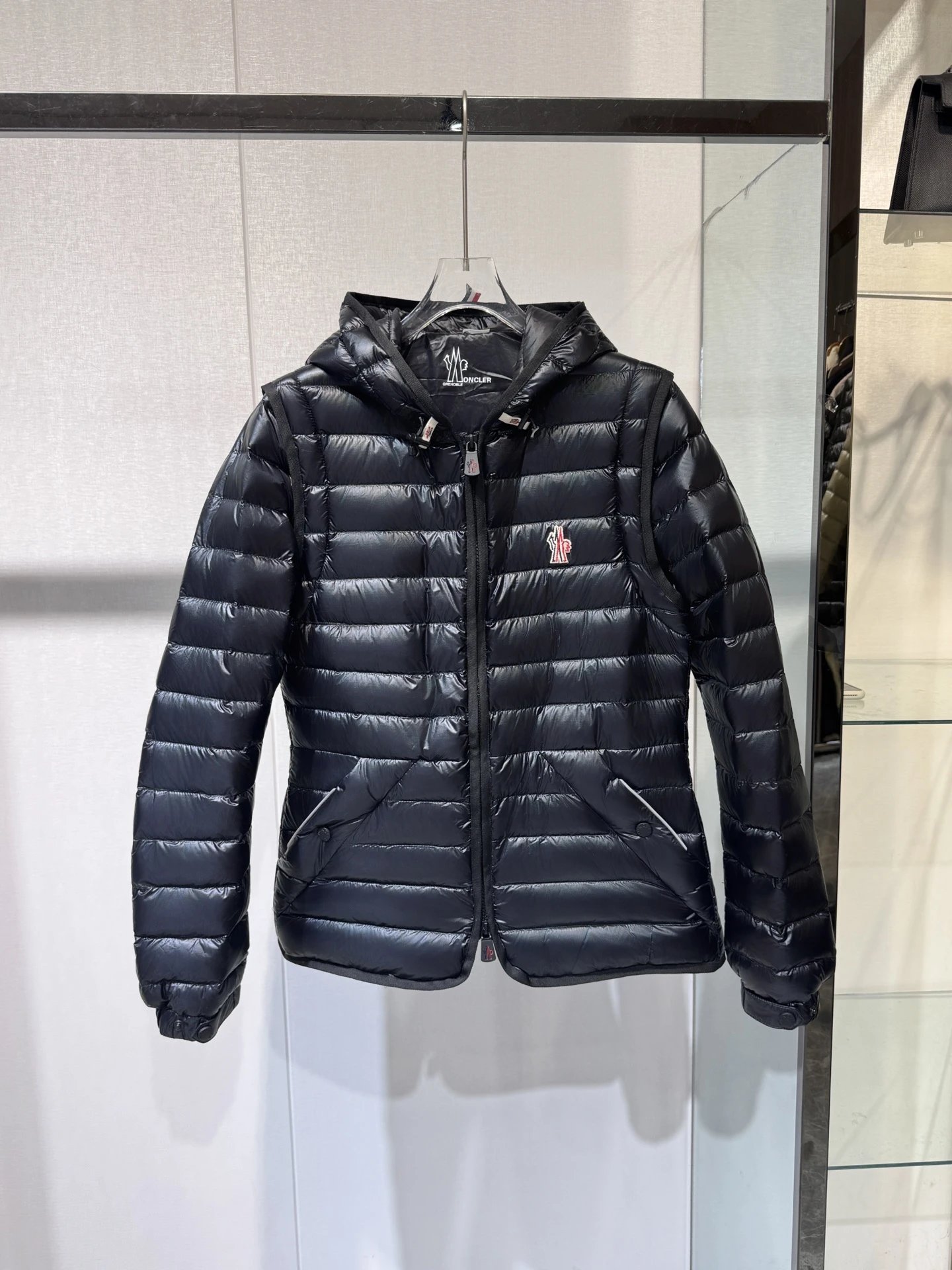 黑色  Black