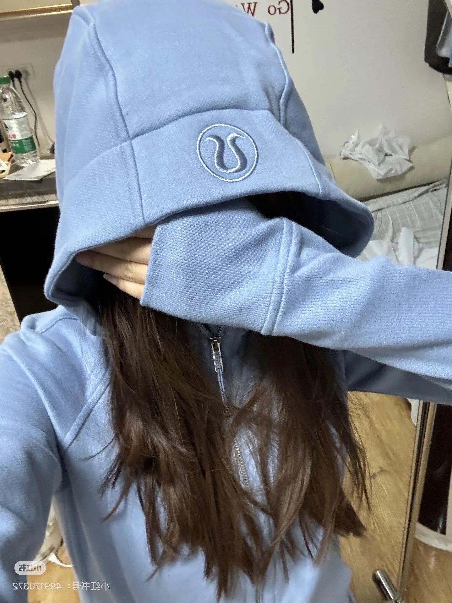 刺绣蓝柳色卫衣修身