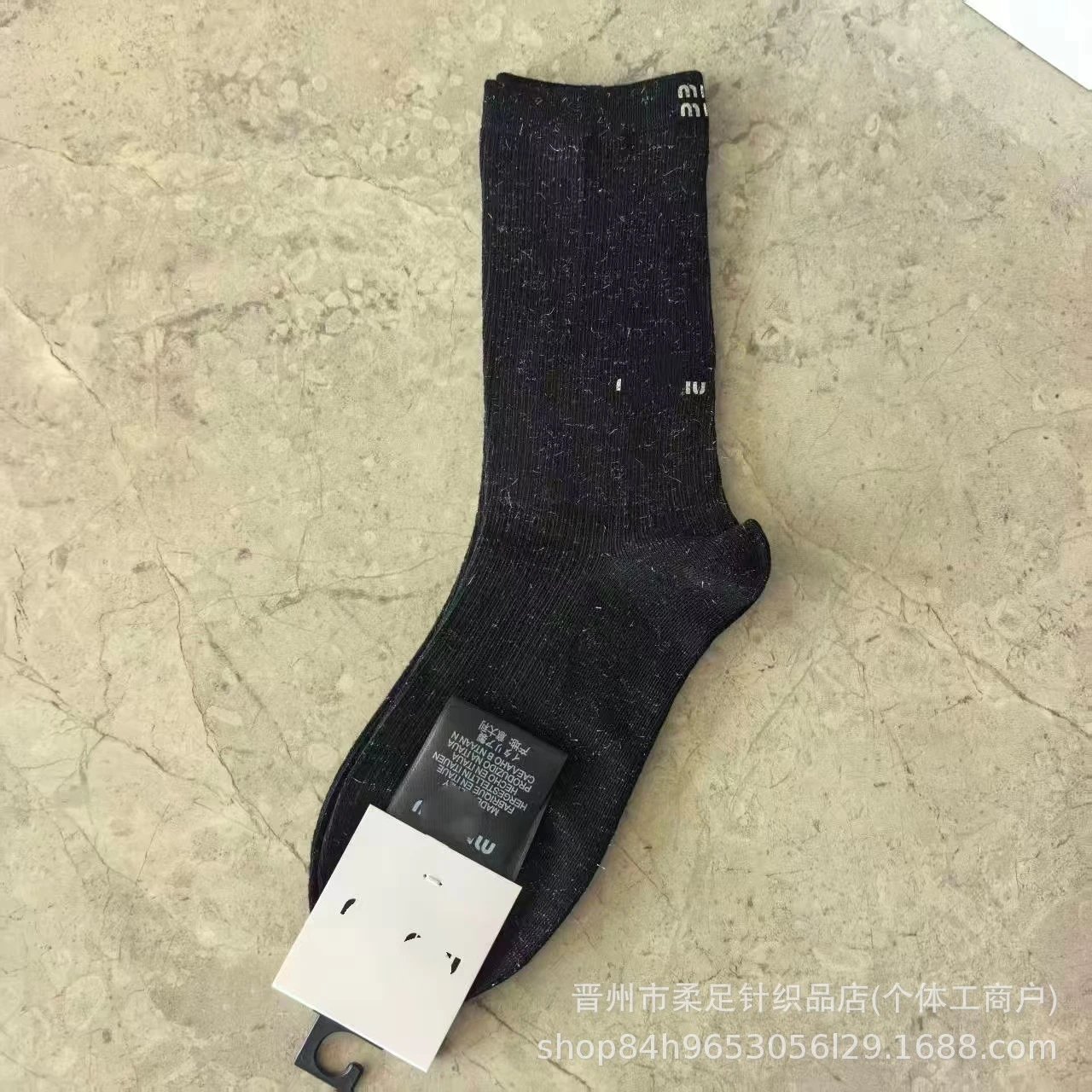 黑色