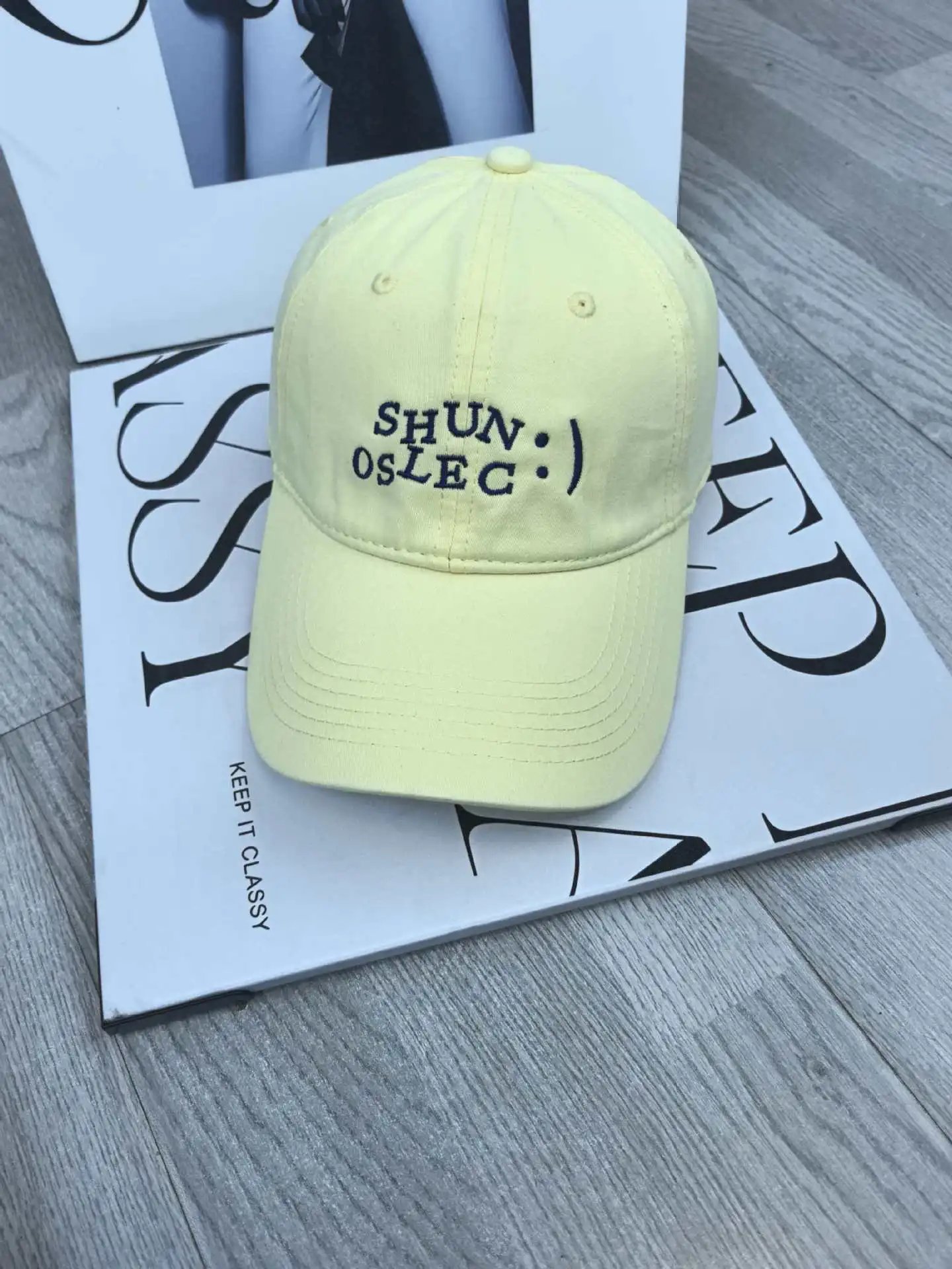 黄色