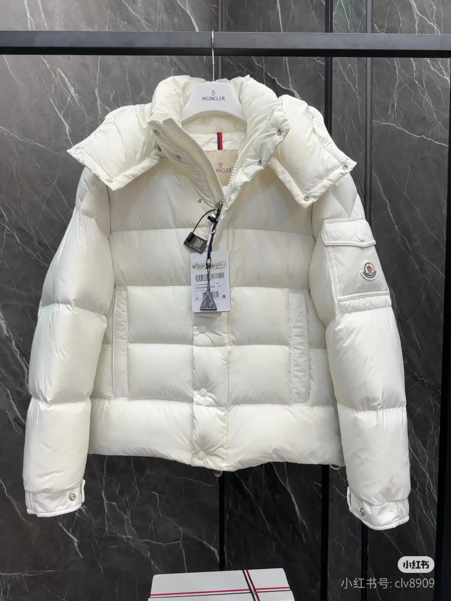 米白色 Off - white