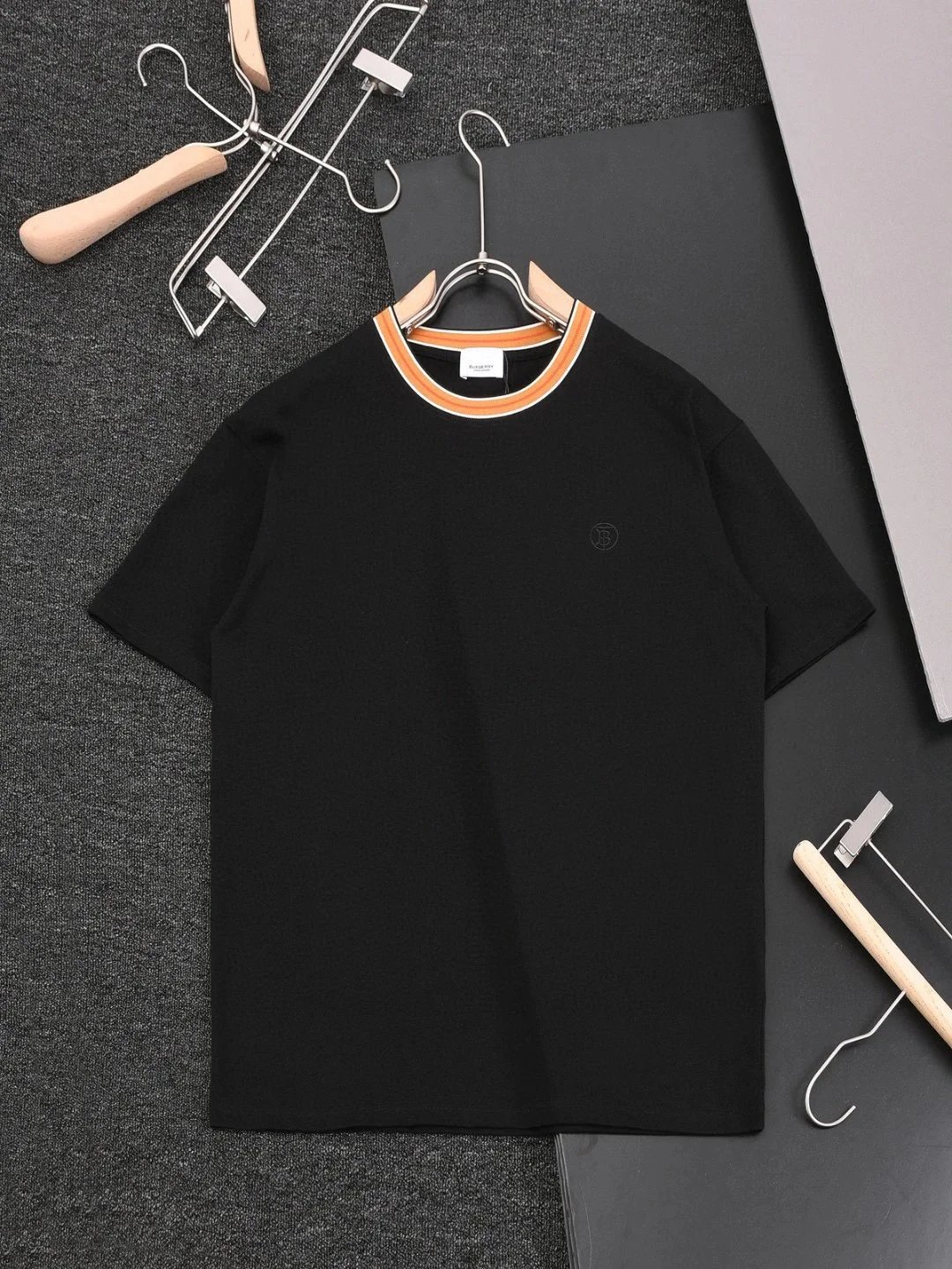 黑色 Black