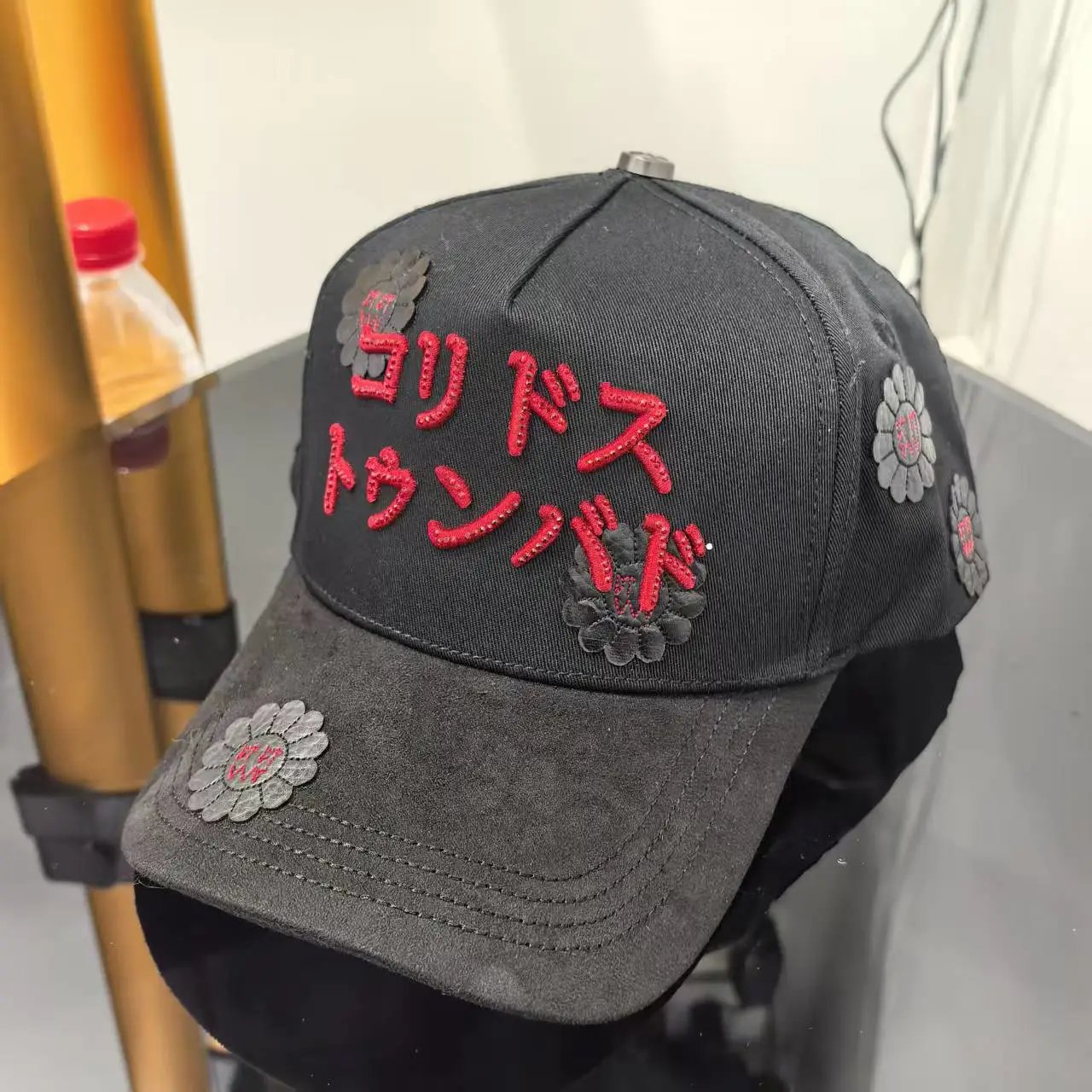 黑色