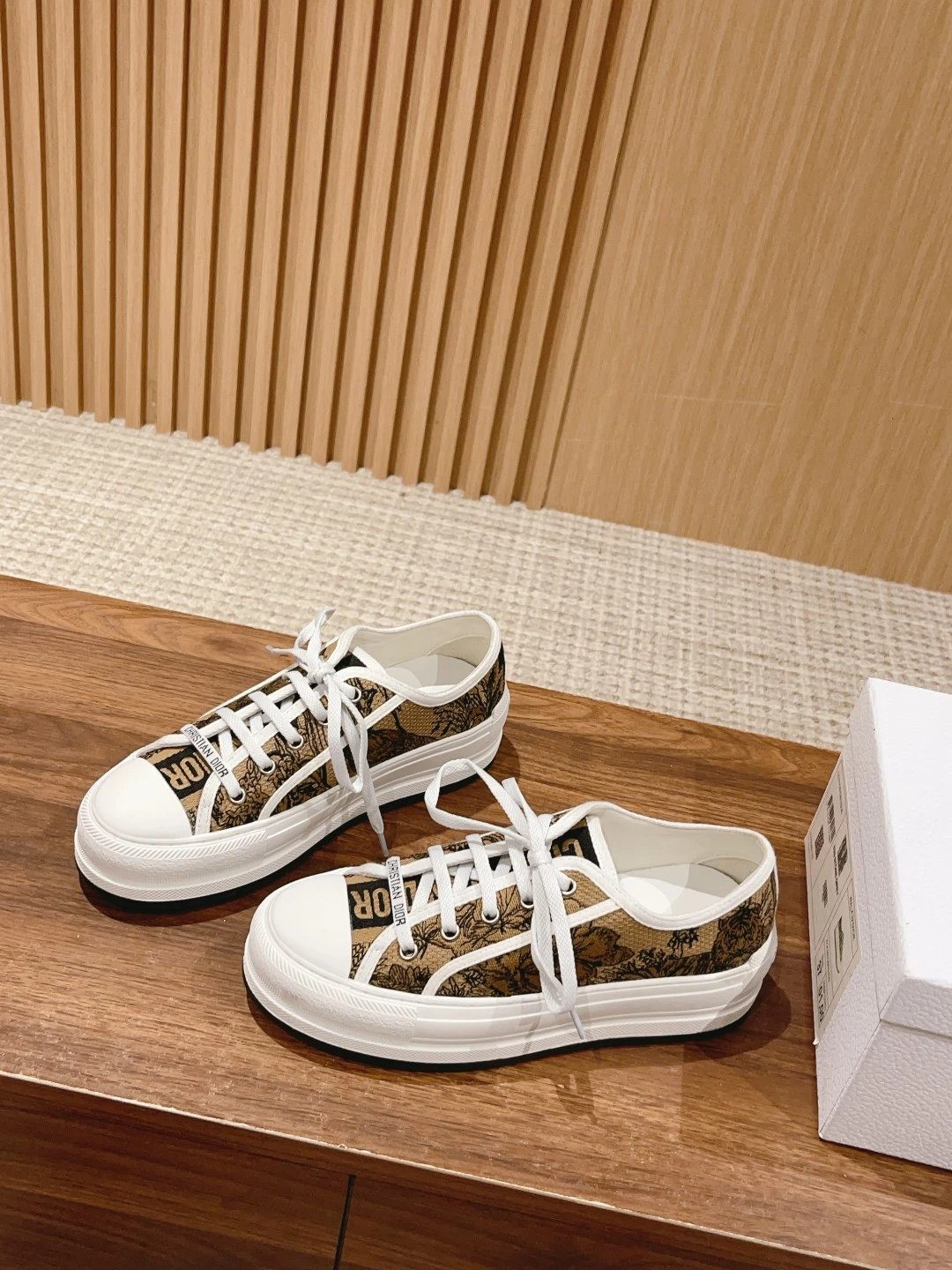 7白色花纹