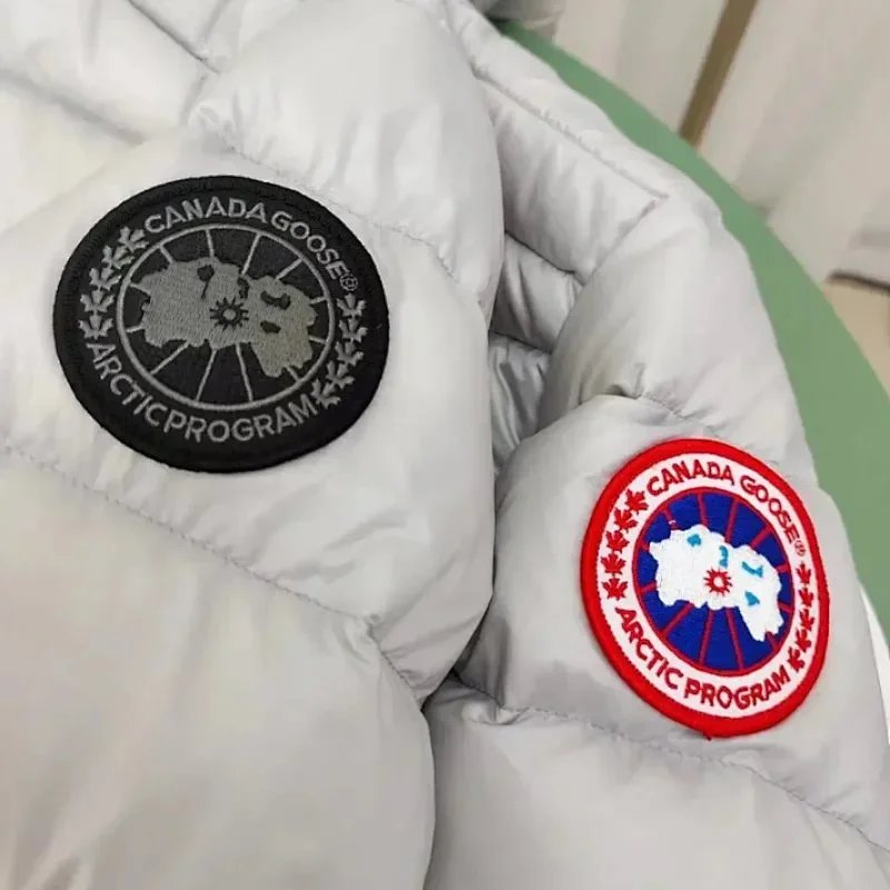 Canada goose白色-红色袖标