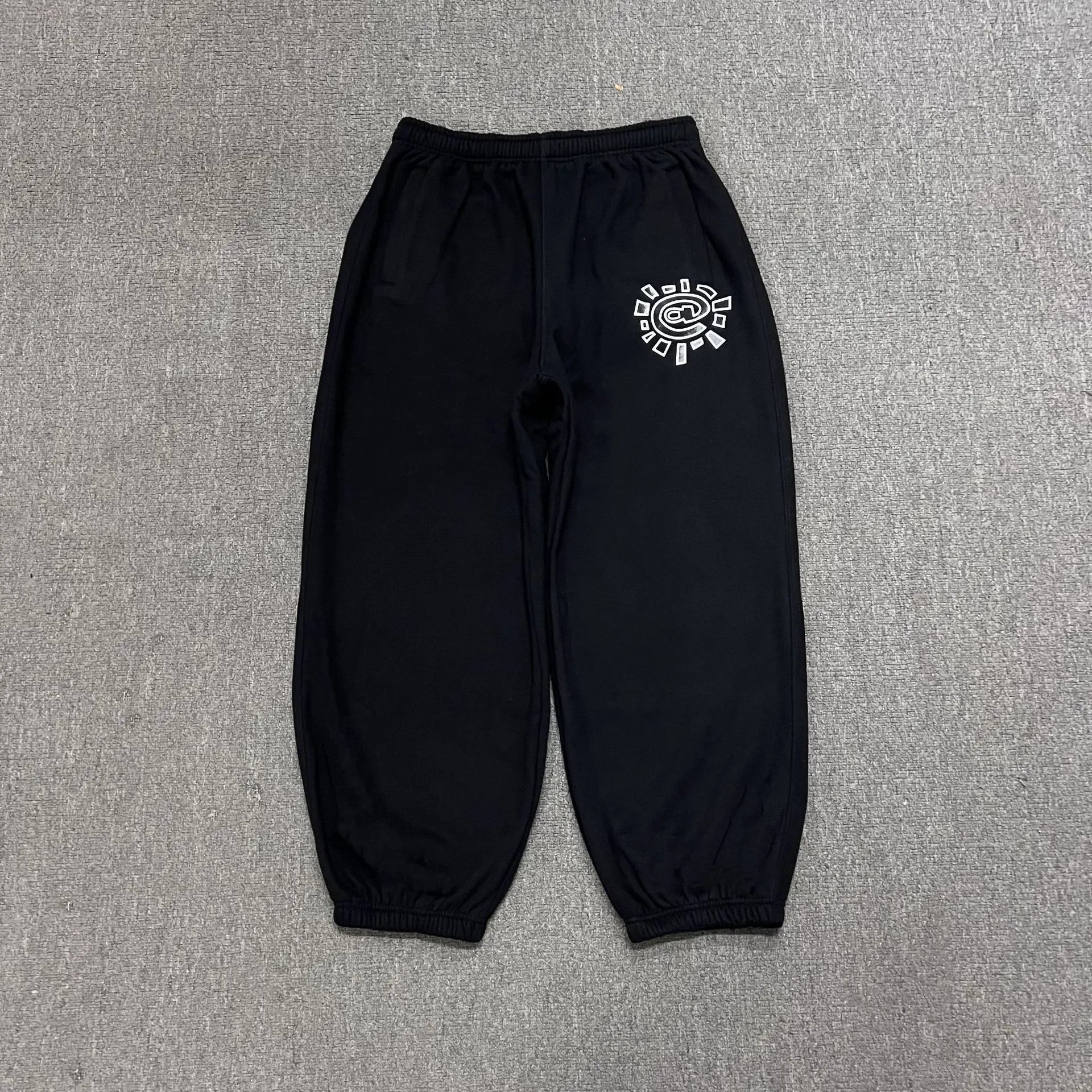 AD02 黑色卫裤