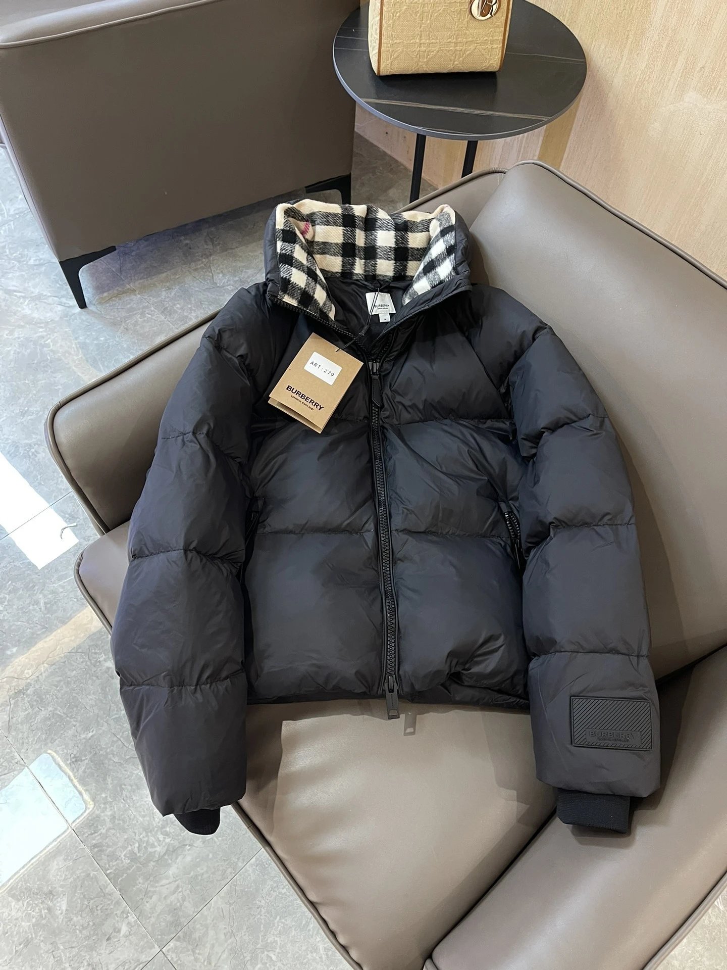 黑色  Black