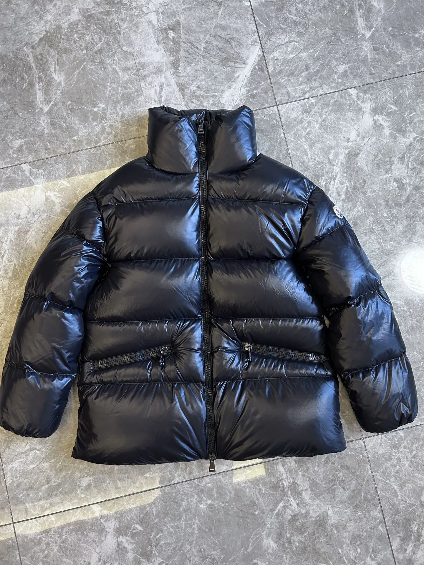 黑色  Black