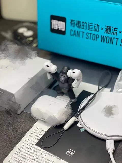 GetGorilla AirPods Pro with Gorilla Figurine