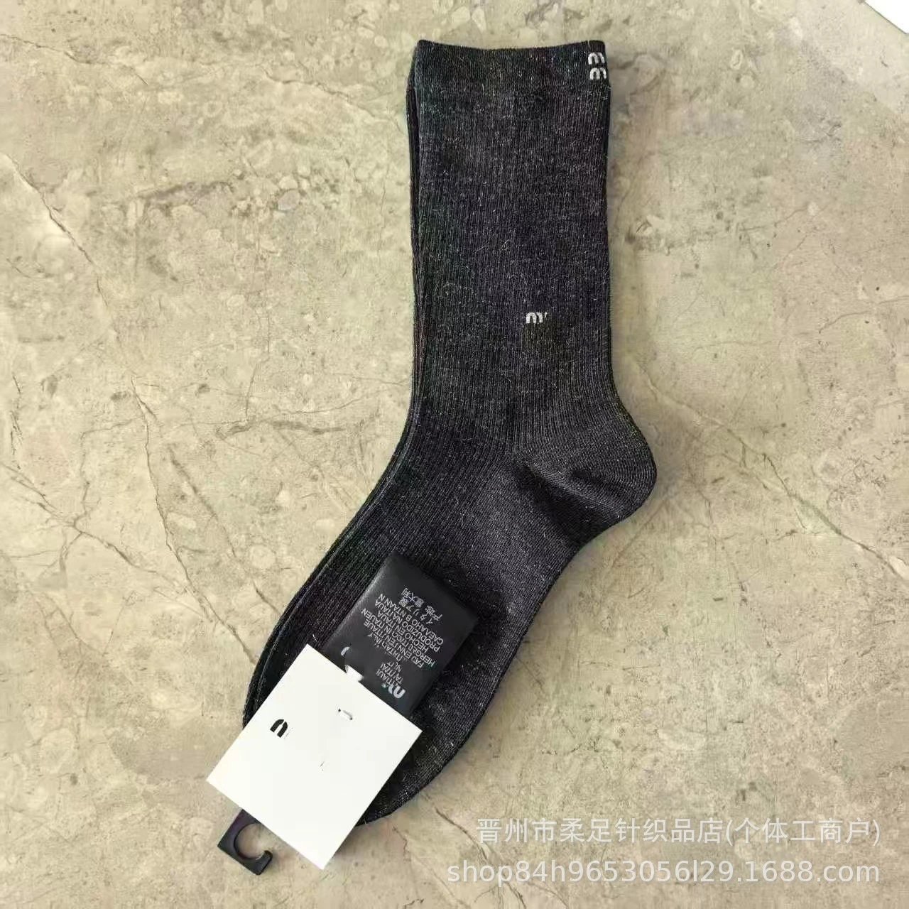 深灰色