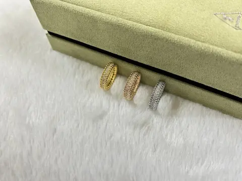 VCA Slim Starry Sky Ring