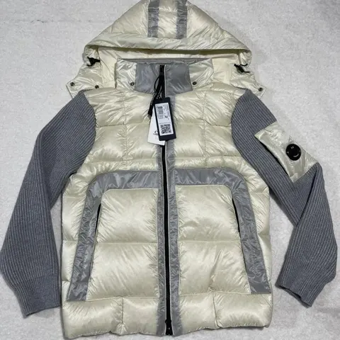 Canamína Puffer Jacket with Hood and Ribbed Sleeves