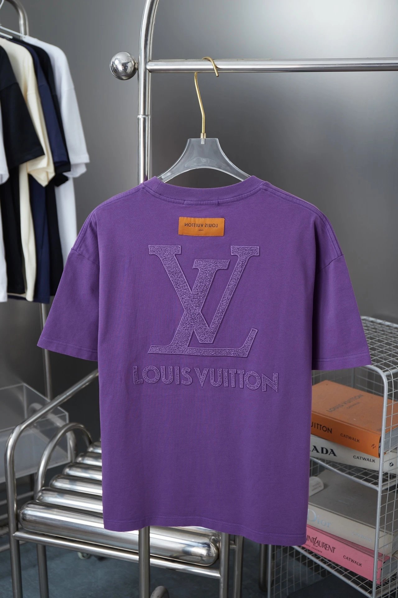 Lou*is  Vui*tton