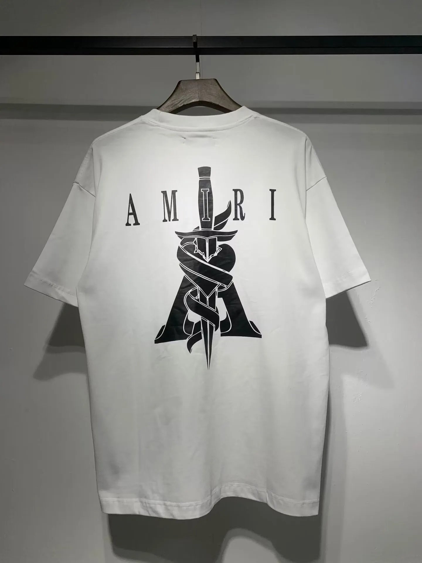 667 白色