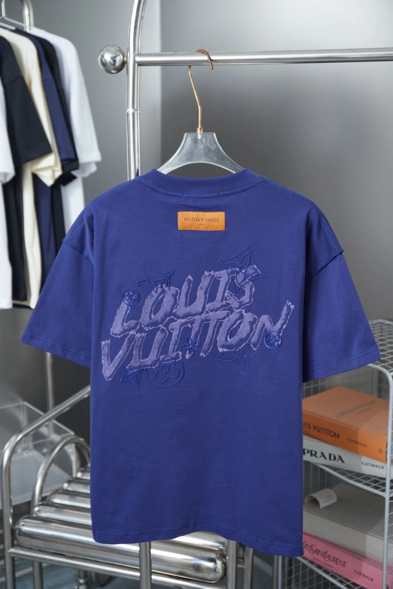 L*OUIS  V*UITTON