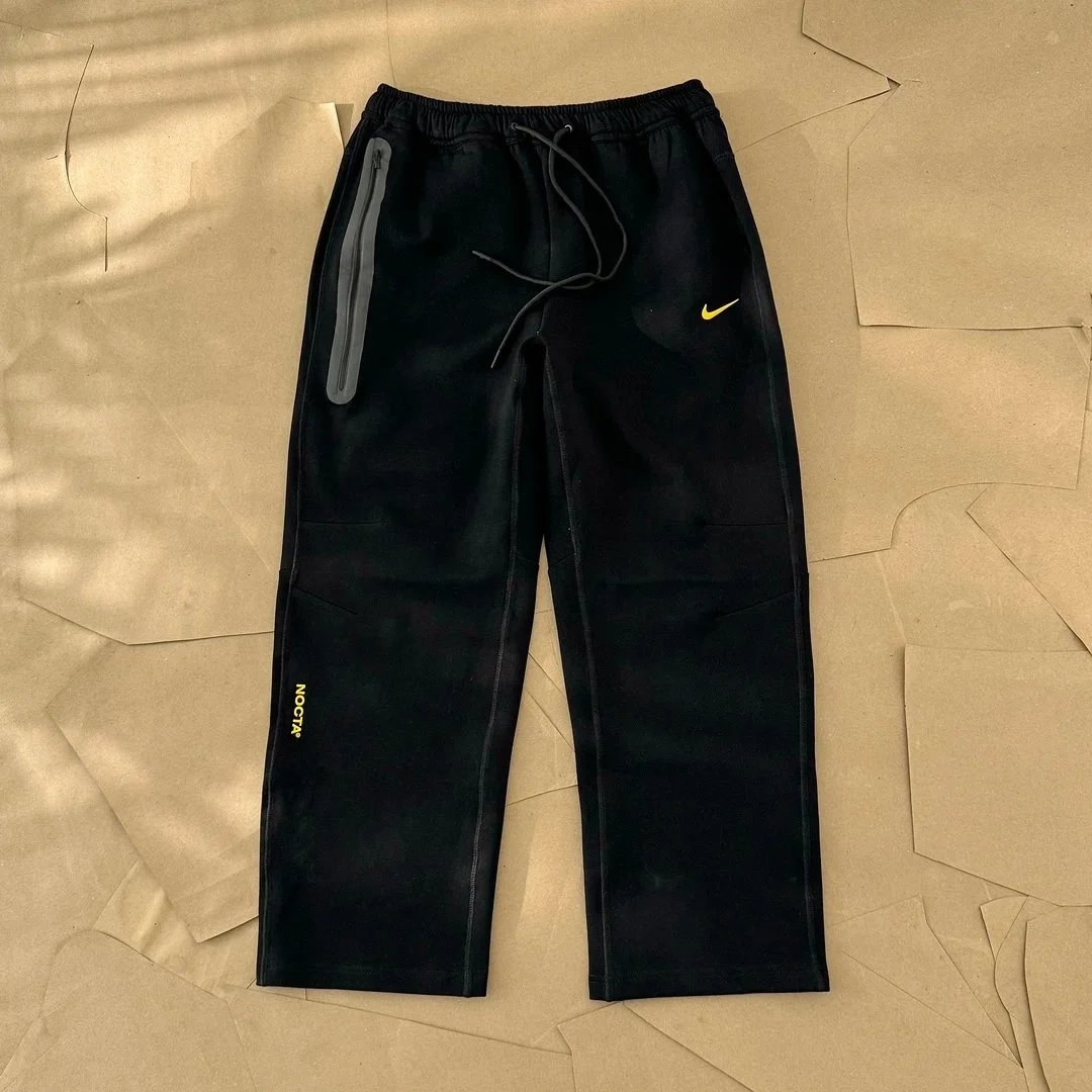 黑色 Black