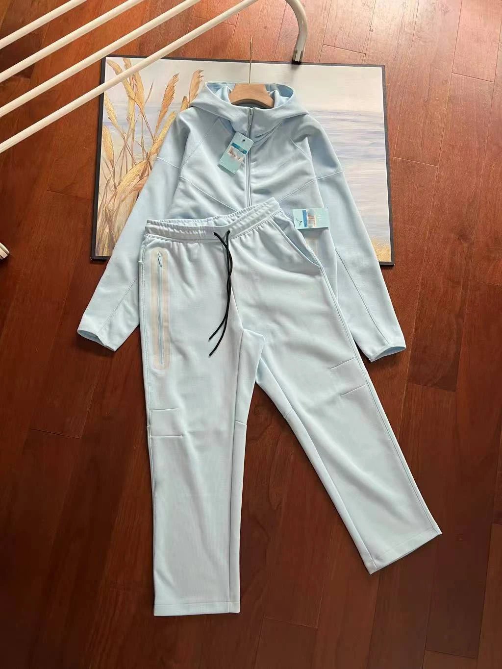 浅蓝色