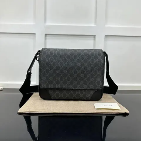 Gucci GG Supreme Messenger Bag