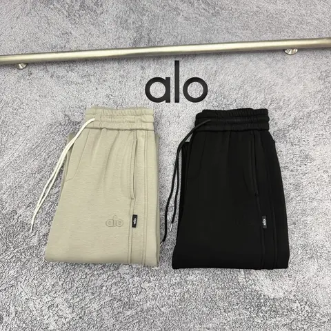 alo Yoga Sweatpants