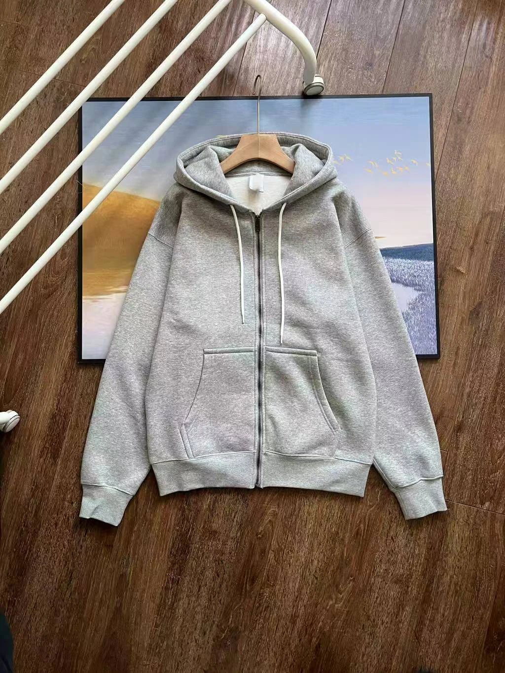 浅灰色