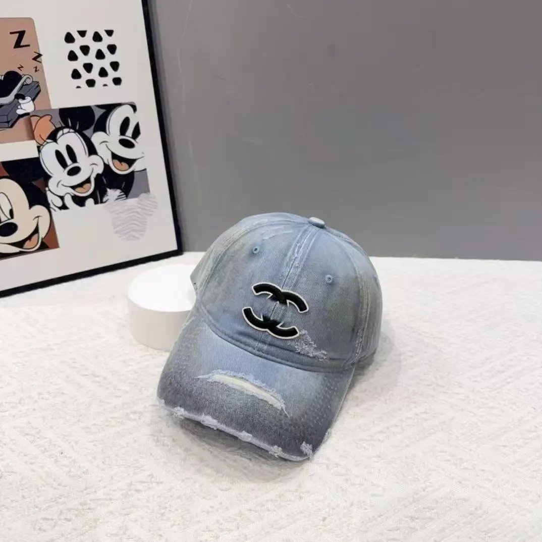 浅蓝色