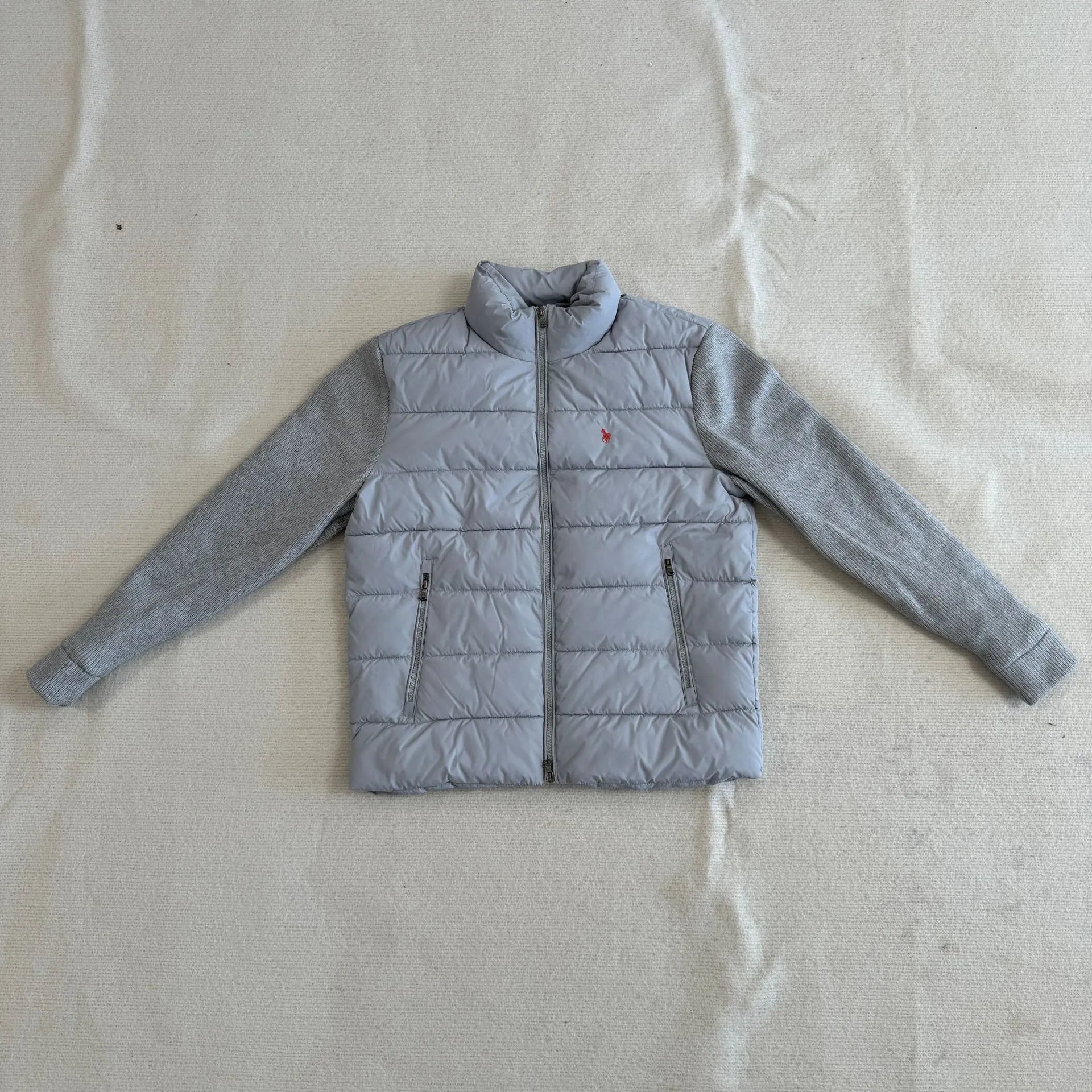 银灰色