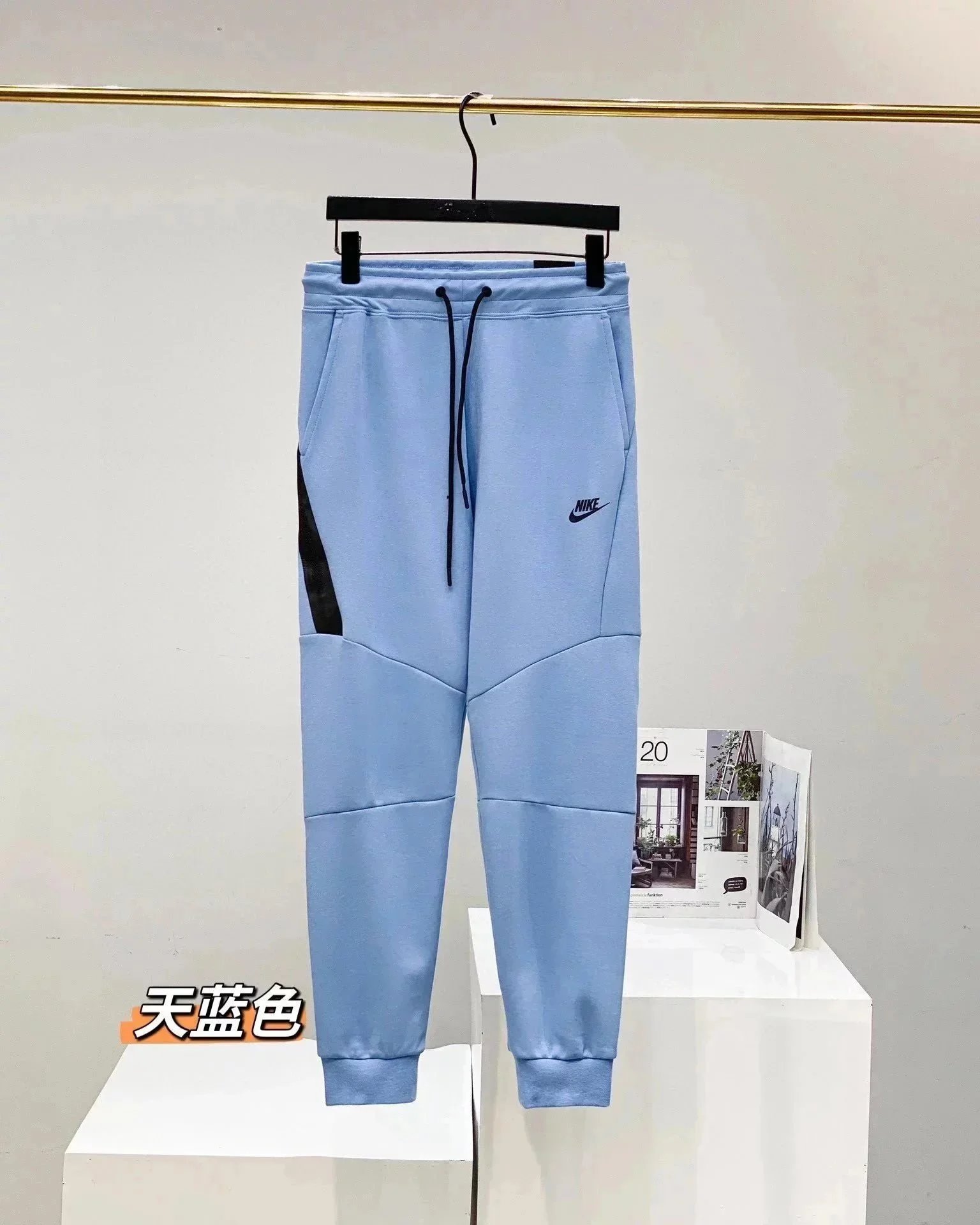 蓝色裤子