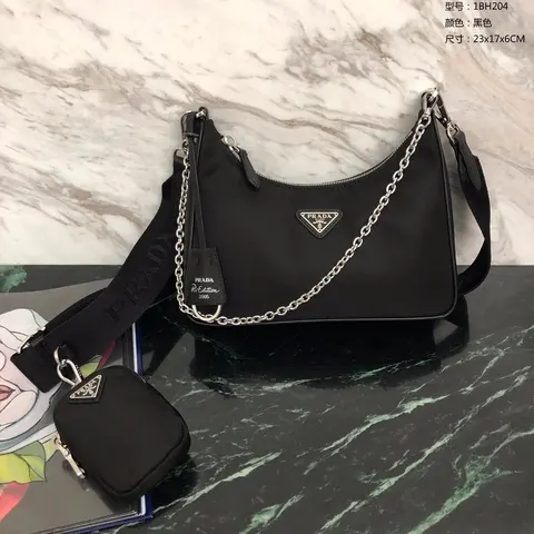 Prada Re-Edition 2005 Shoulder Bag Black Nylon with Chain Strap