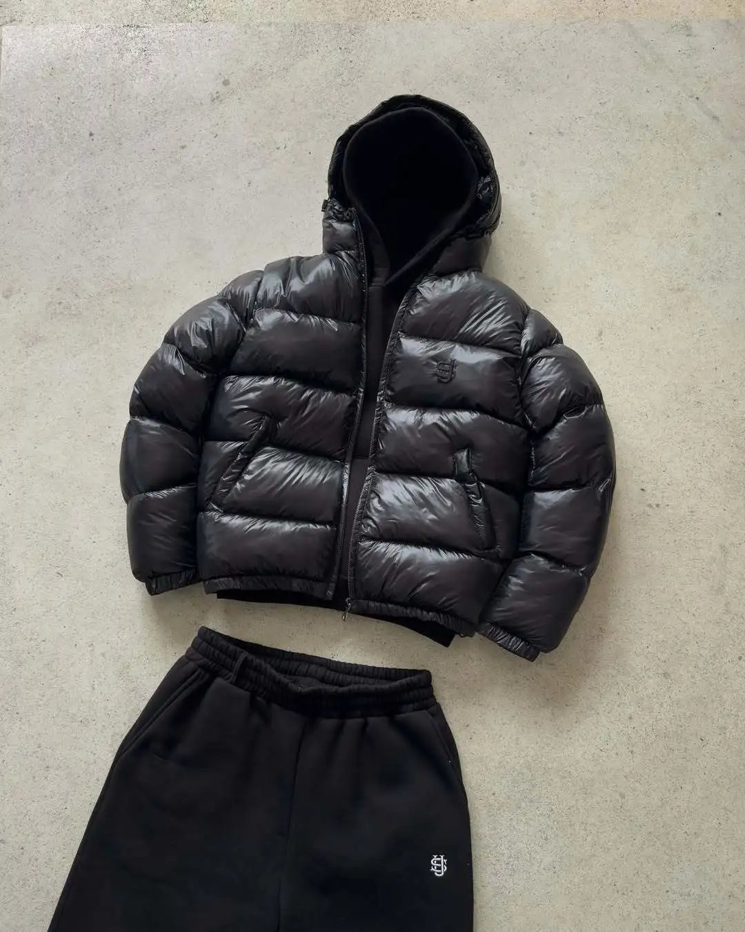 黑色logo棉服