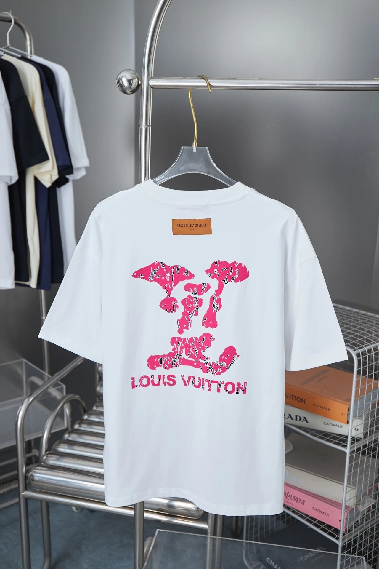 L*OUIS  VUITT*ON
