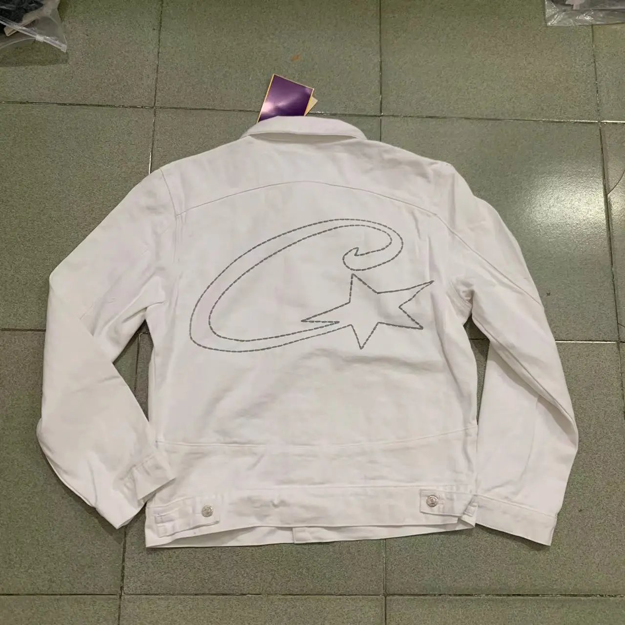 白色牛仔外套