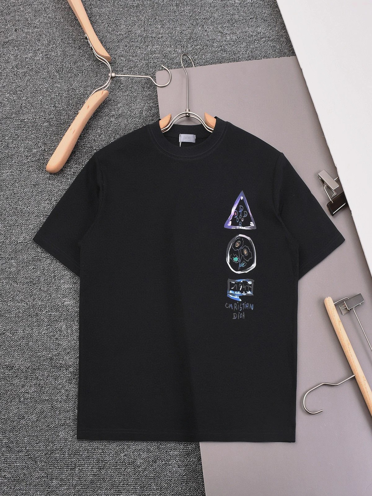 黑色 Black