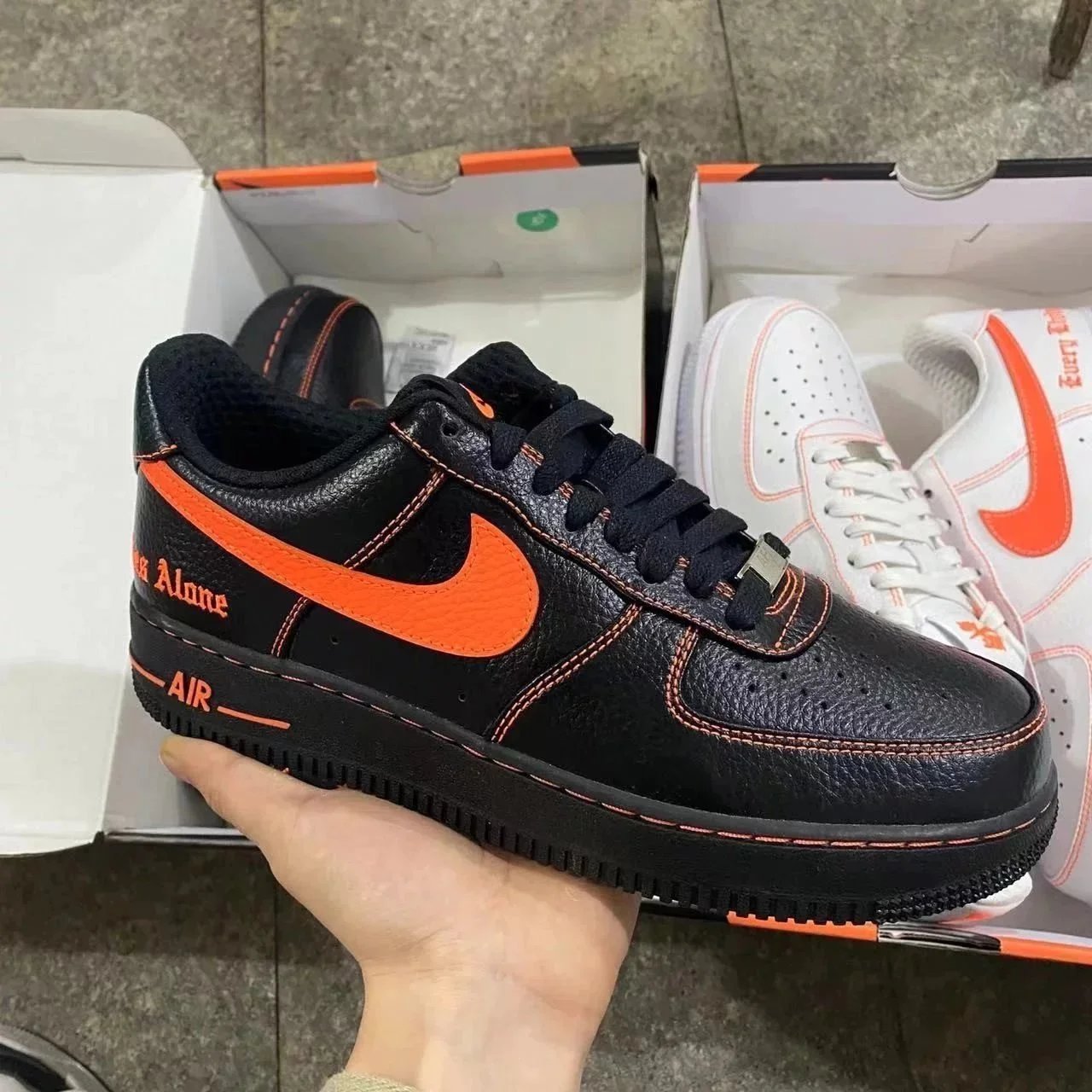 AF1 黑橙色