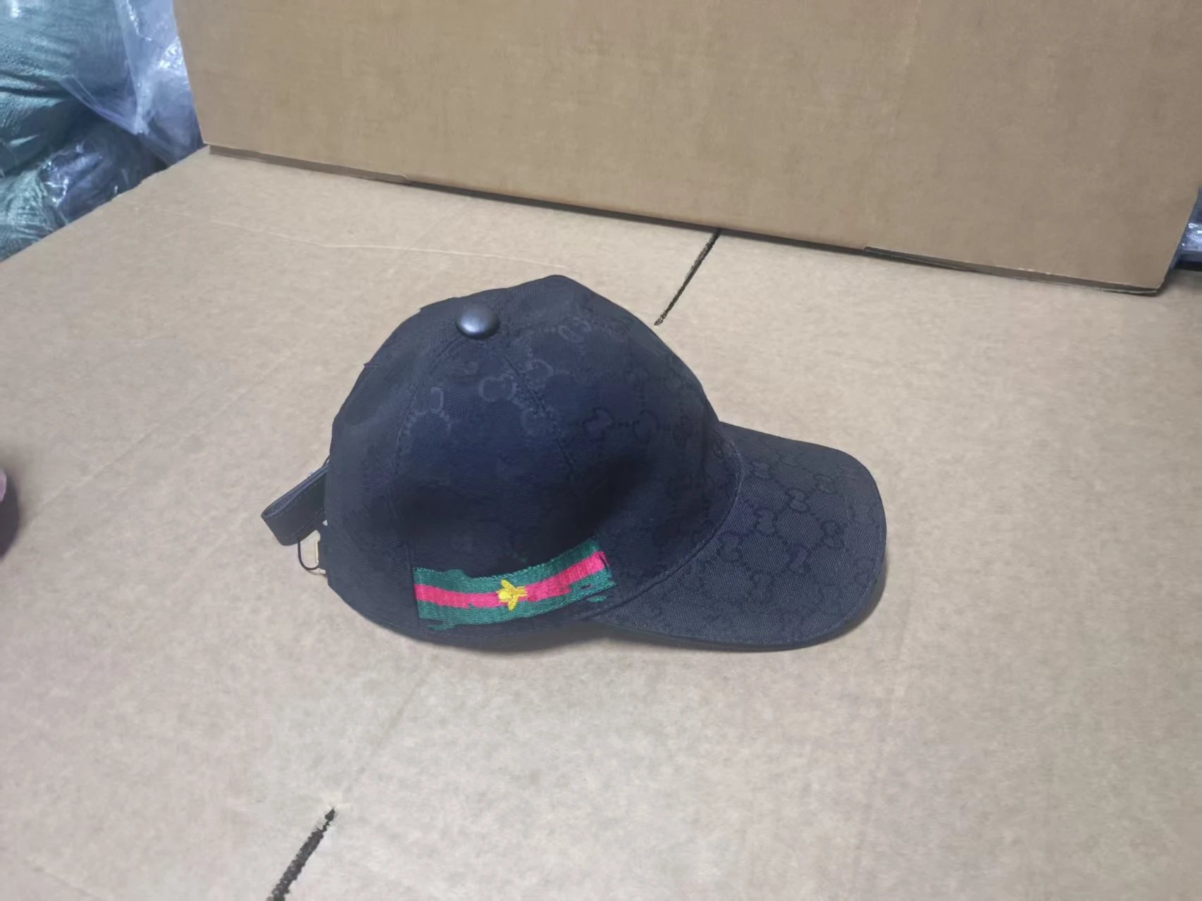 黑色