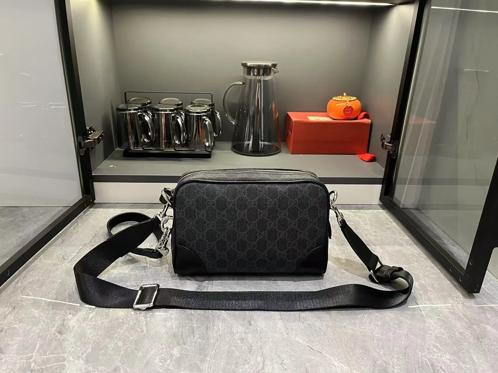 23x 16.5 x 8